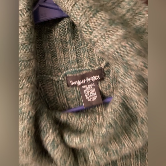 Woman - Picture 6 of 6